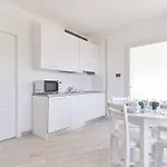 The Italian Lady - Unit 1 * Alassio
