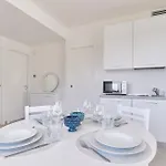 The Italian Lady - Unit 1 Apartment