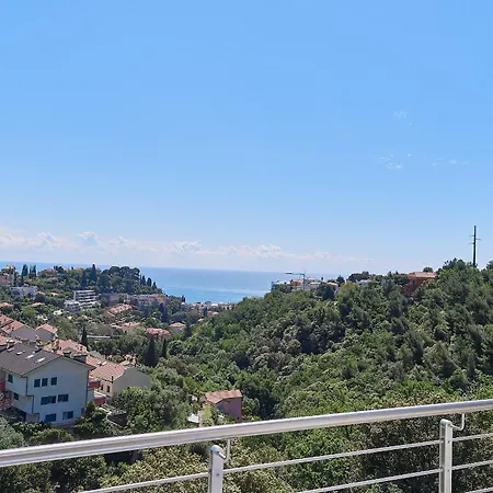 The Italian Lady - Unit 1 * Alassio