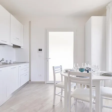 The Italian Lady - Unit 1 Alassio